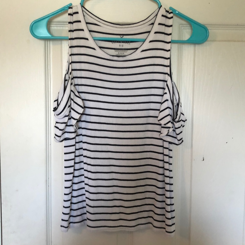 AE Cold shoulder top